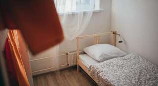 Гостиница Hostel For You Петрозаводск Односпальная кровать в общем номере для мужчин и женщин-12